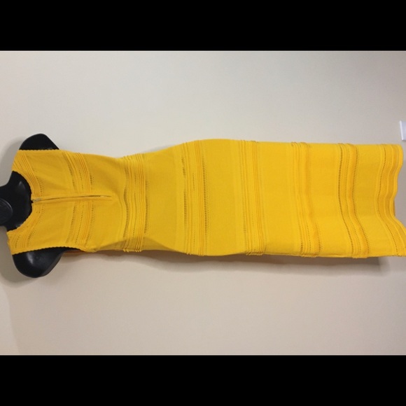 Yellow dress - Picture 4 of 5